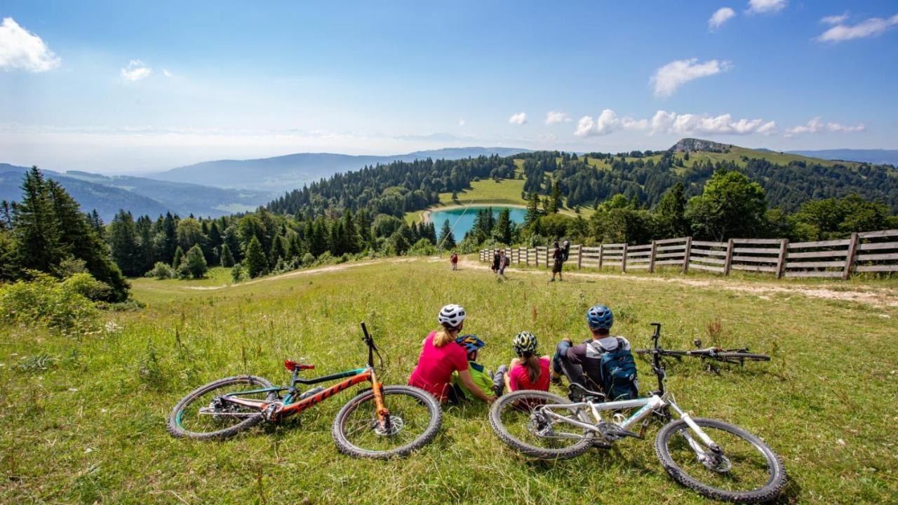 Au-Doux-Altic Chalet Romantique Avec Jacuzzi Et Sauna Métabief Buitenkant foto